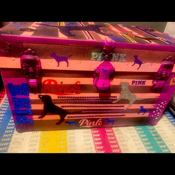 PINK - Picture 2 of 4